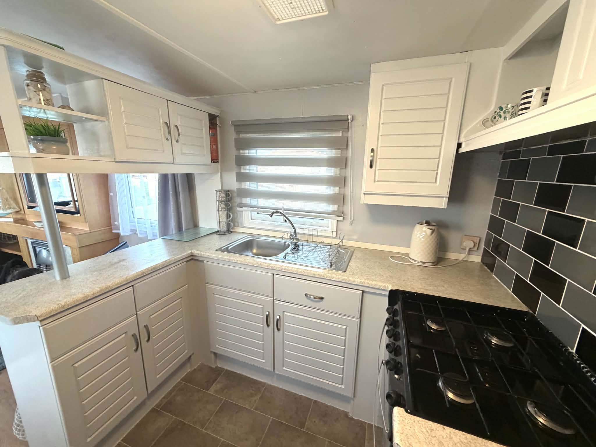 Amber Promenade Caravan - Image 3