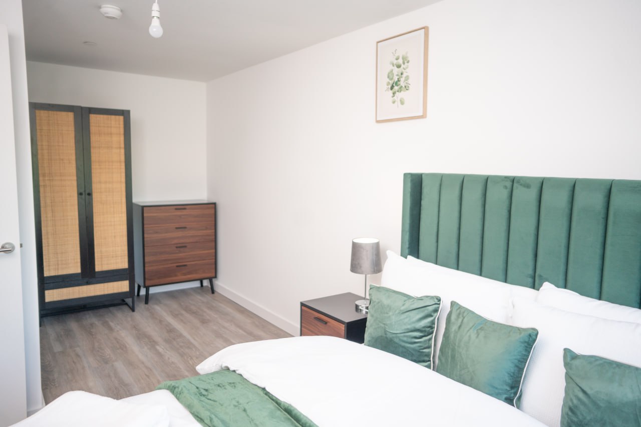 Modern 2 BR apartment Manchester - Image 2