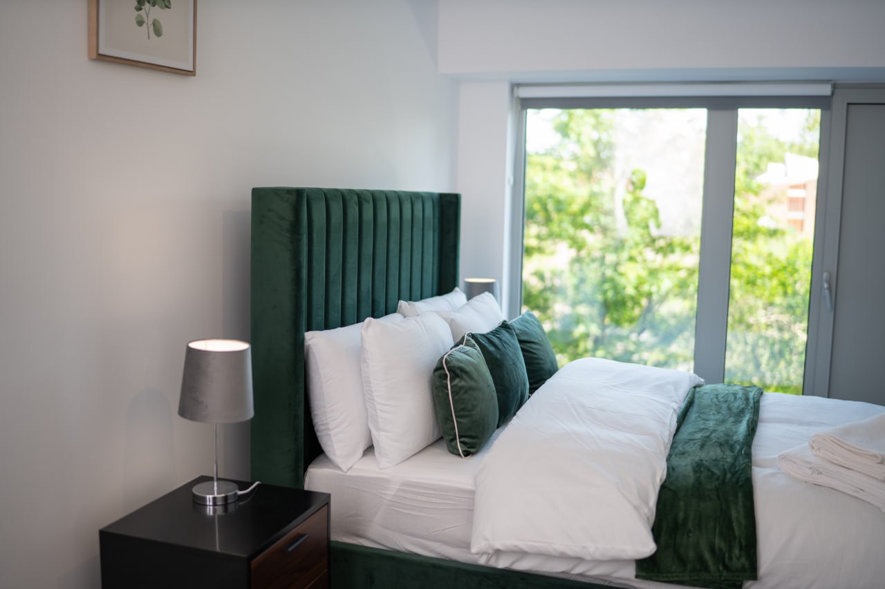 Modern 2 BR apartment Manchester - Image 3